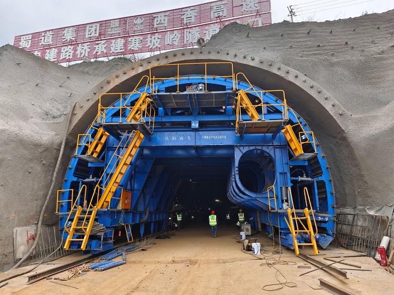 襯砌臺(tái)車工作原理是什么？